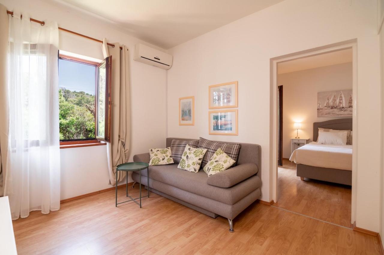 Apartments Rozelyn Углян Екстериор снимка