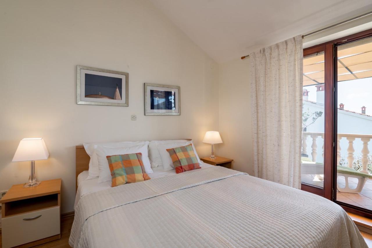Apartments Rozelyn Углян Екстериор снимка