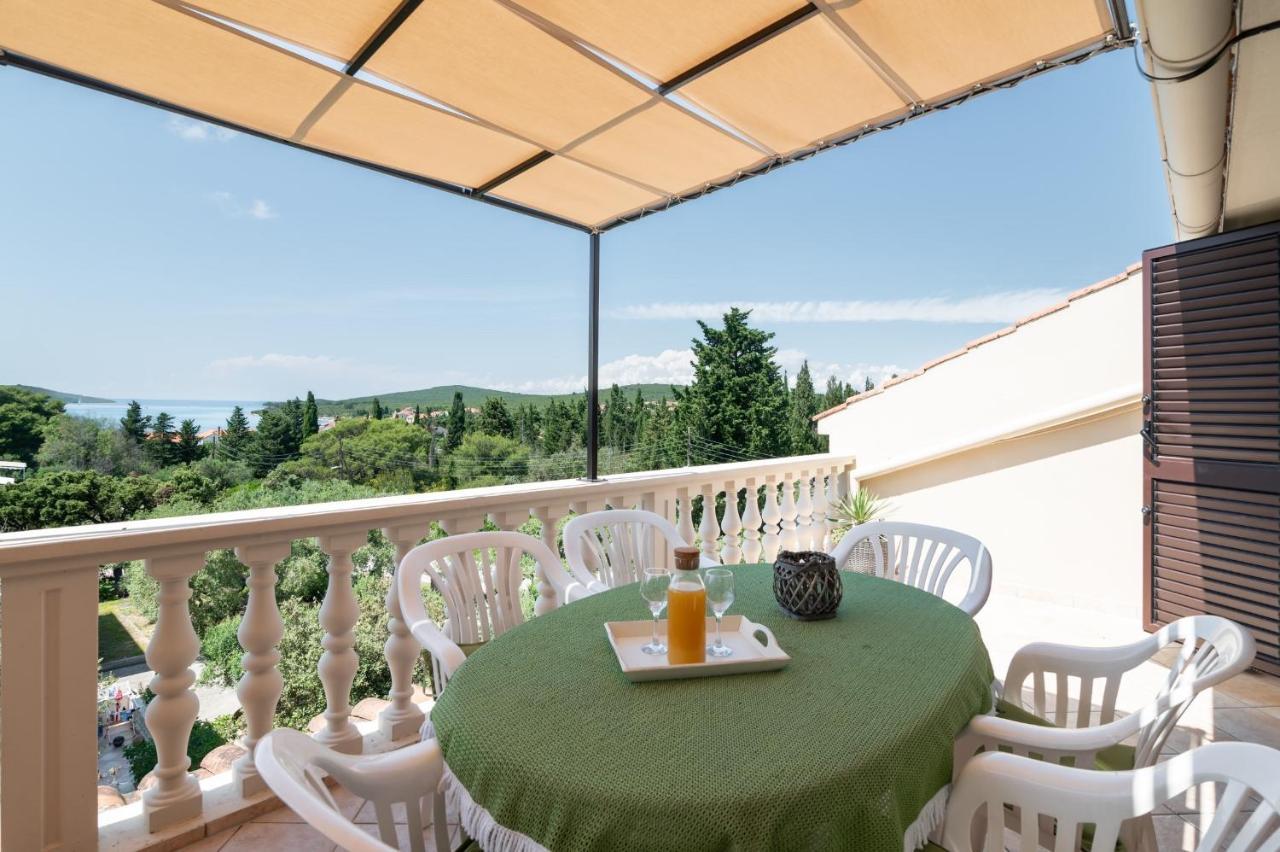 Apartments Rozelyn Углян Екстериор снимка