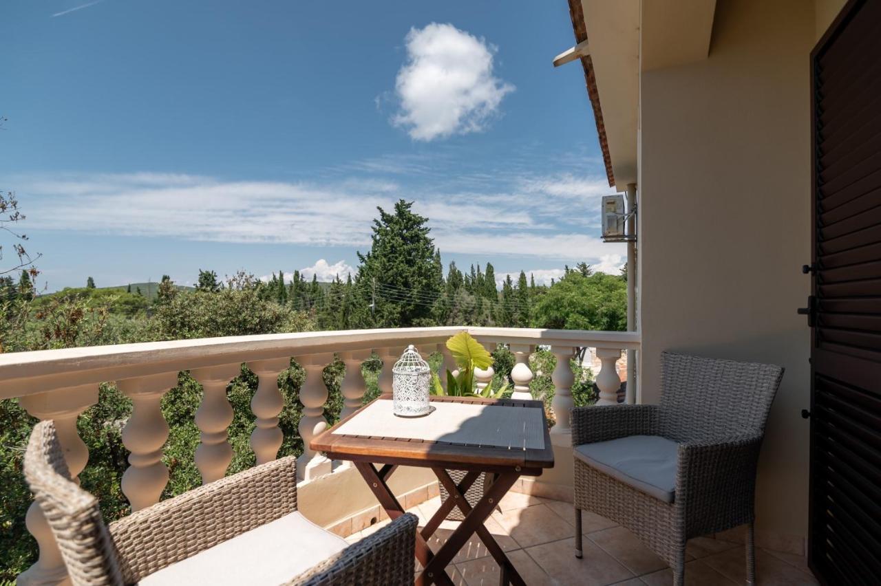 Apartments Rozelyn Углян Екстериор снимка
