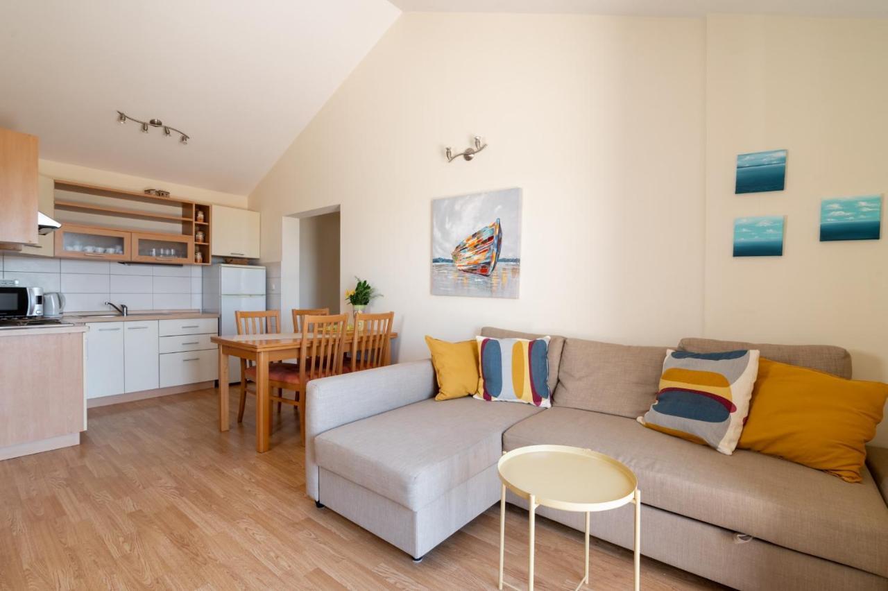 Apartments Rozelyn Углян Екстериор снимка