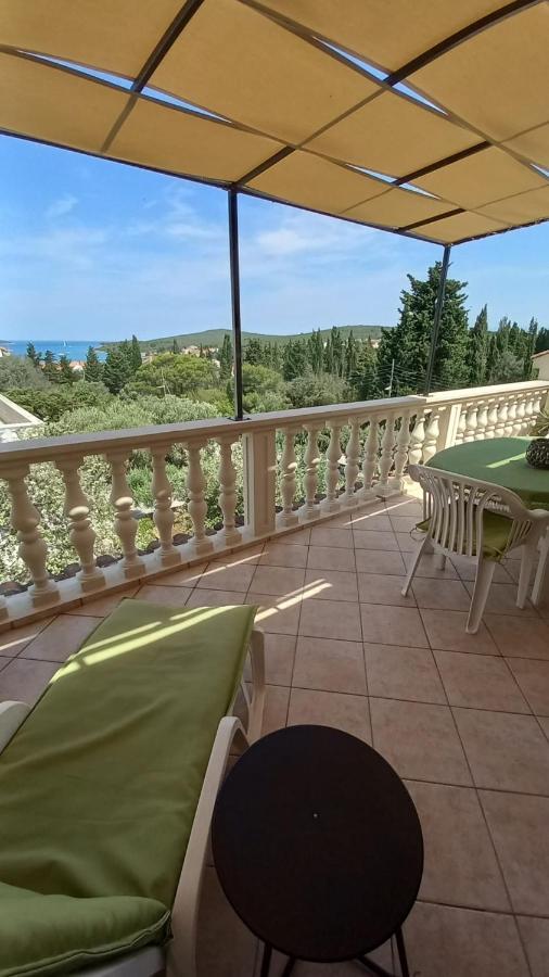Apartments Rozelyn Углян Екстериор снимка