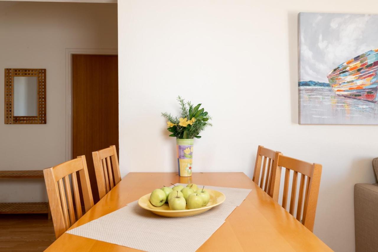 Apartments Rozelyn Углян Екстериор снимка