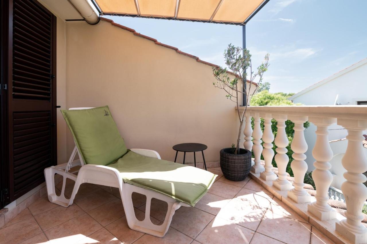 Apartments Rozelyn Углян Екстериор снимка