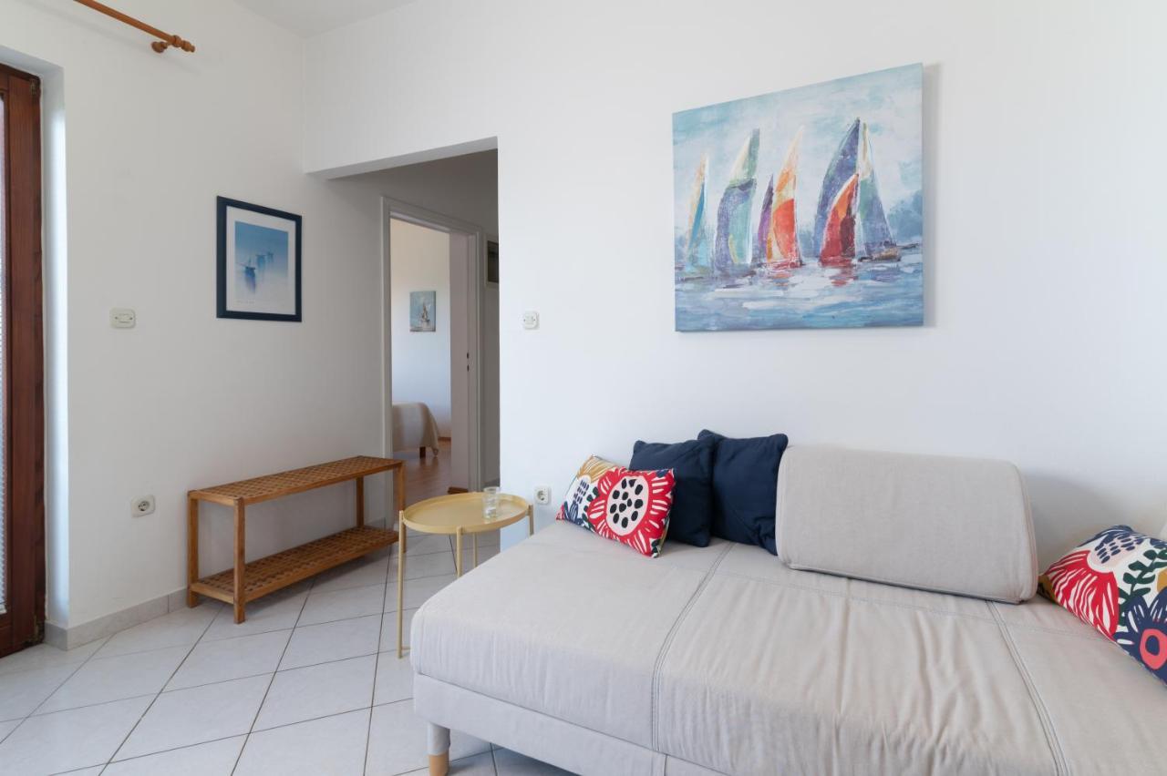 Apartments Rozelyn Углян Екстериор снимка